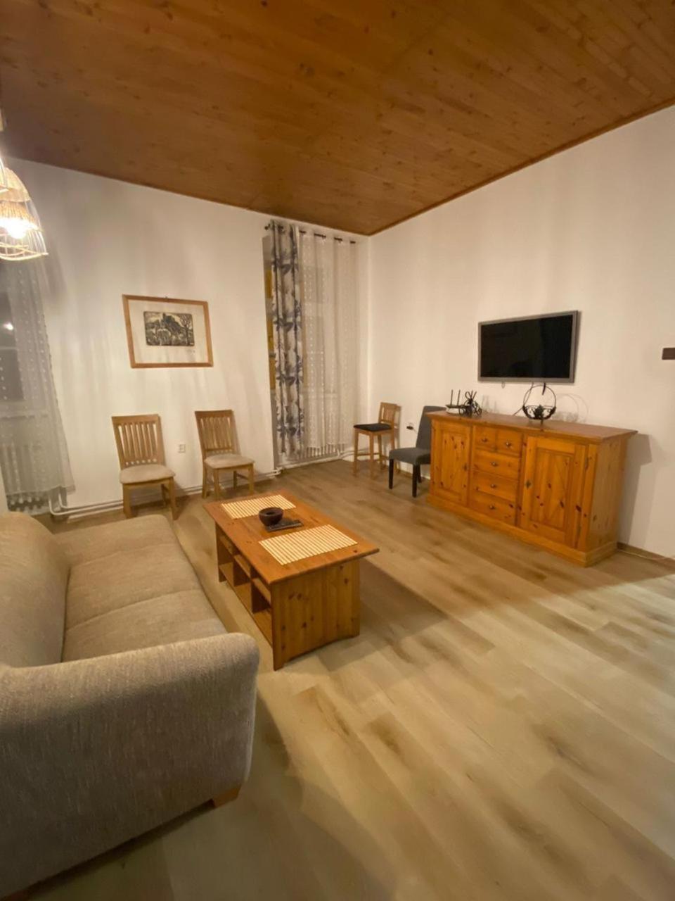 City Apartment Cheb Buitenkant foto